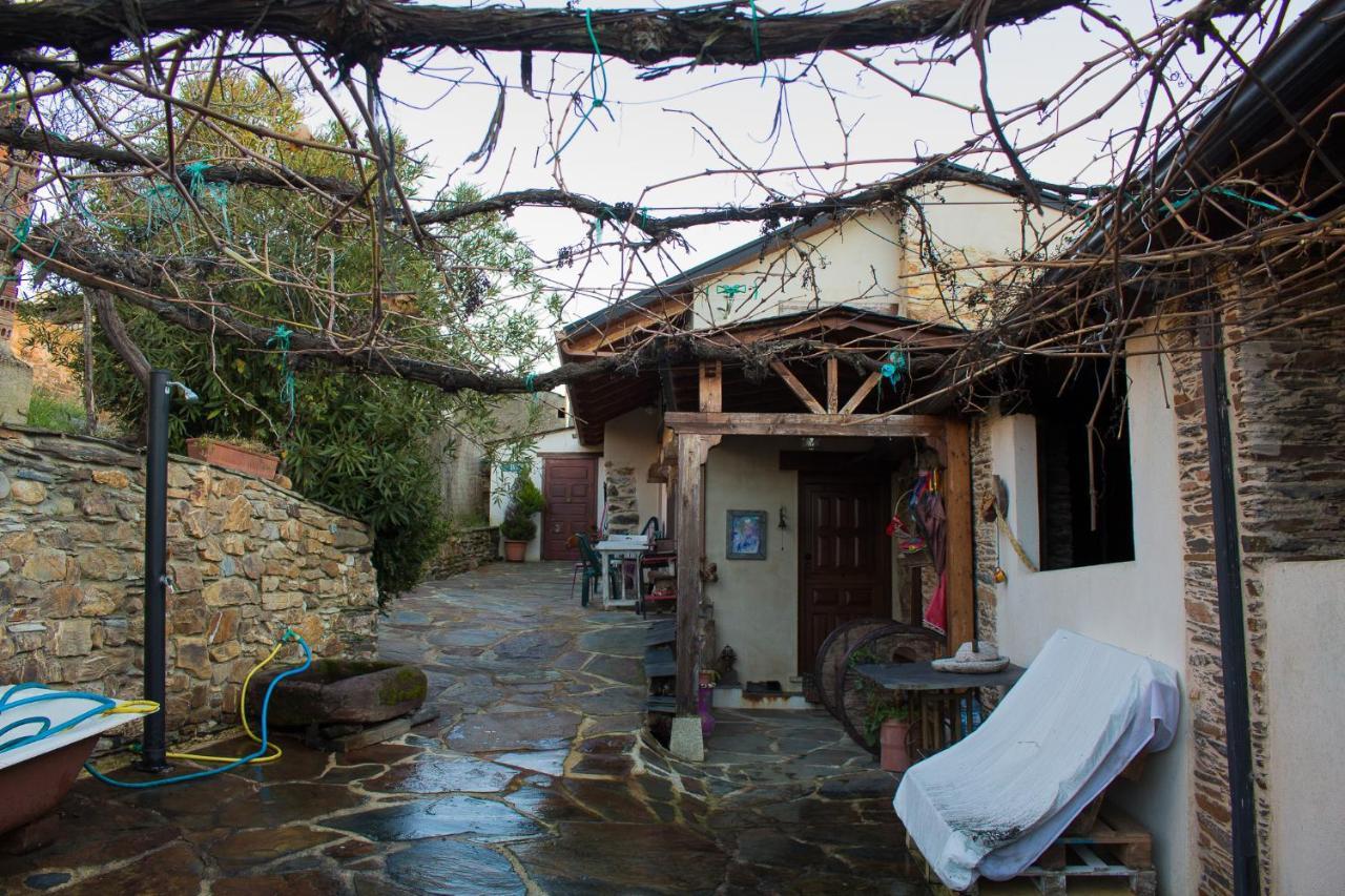 Gasthaus Casa Castane Puente de Domingo Florez Exterior foto